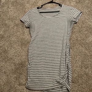 Maternity shirt size medium. Worn a couple times. Bought off Amazon.